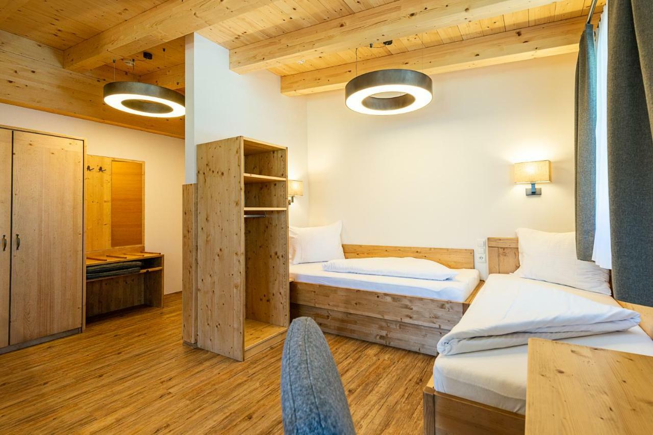 Hotel Garni Romantik Fügen Habitación foto